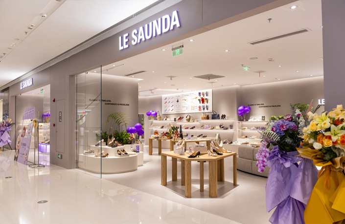 LE SAUNDA莱尔斯丹全新旗舰店进驻南京城北万象汇